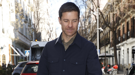 Xabi Alonso a su salida de un restaurante
