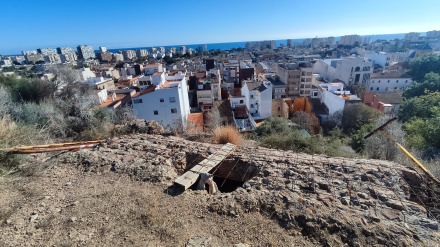 Benicàssim con los restos del Castillo de Centinela
