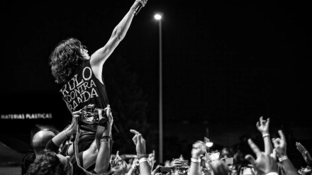 Rulo, de Rulo y la Contrabanda, durante uno de sus conciertos