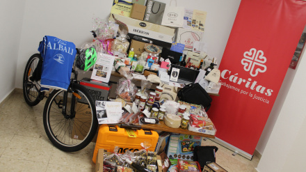 Primera cesta Cáritas