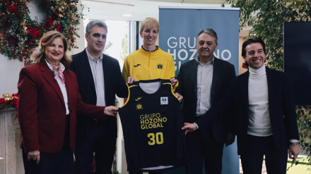 Salvador Costa en el acto de presentación de Laura Gil