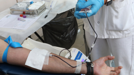 Donación de sangre en el vestíbulo del Hospital Río Carrión de Palencia