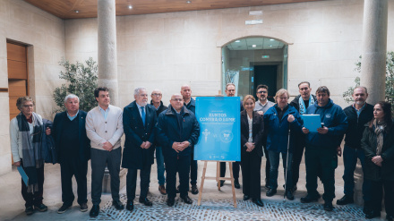 Imagen del evento de entrega de fondos de la campaña Xuntos contra o lume por parte del Celta