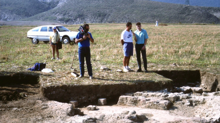 Primeras excavaciones en el yacimiento