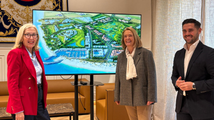 Mara Escámez, Jose Peña y Luisa García Chamorro sobre el nuevo proyecto de la Marina de Playa Granada