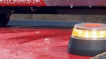 La baliza V16 sobre un vehículo de la Policía Foral