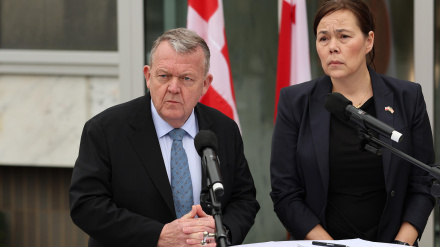 El ministro de Asuntos Exteriores de Dinamarca, Lars Løkke Rasmussen, y la ministra de Asuntos Exteriores e Investigación de Groenlandia, Vivian Motzfeldt