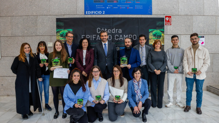 Ganadores con sus premios en el CIS de A Cabana
