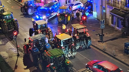 Policía y Tractores