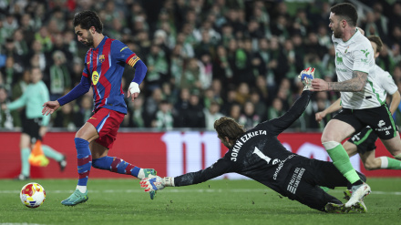 Ferran Torres of FC Barcelona and Jokin Ezkieta and Manu Hernando of Racing de Santander in action during the Spanish Cup, Copa del Rey, round of 16 football match played between Real Racing Club de Santander and FC Barcelona at Campos de Sport de El Sardinero on January 15, 2026, in Santander, Spain.Irina R. Hipolito / AFP7 / Europa Press15/1/2026 ONLY FOR USE IN SPAIN
