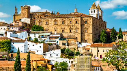 Lienzo este de la Ciudad Monumental de Cáceres