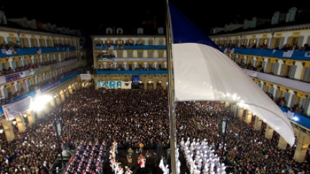 Ceremonia izada en San Sebastián