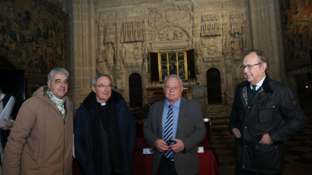 El consejero de Cultura, Turismo y Deporte, Gonzalo Santonja, acompañado del Dean de la Catedral, Dionisio Antolín; del director general de Patrimonio, Juan Carlos Prieto; y del director general de Turismo, Ángel González, presenta la digitalización de los procedimientos de conservación preventiva del patrimonio de Castilla y León y la Plataforma de Cohesión Inteligente de Destinos Turísticos de Castilla y León