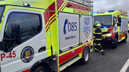 Vehículos del Consorcio de Bomberos de la provincia de Cádiz desplazados a un accidente en TarifaPOLITICA CONSORCIO DE BOMBEROS DE LA PROVINCIA DE CÁDIZ
