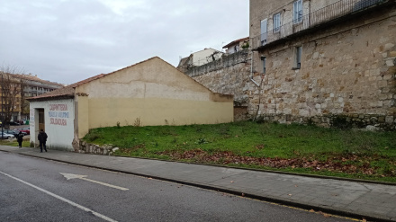 Edificio junto a la muralla en San Martín