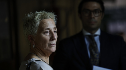 La madre del joven español Diego Bello, Pilar Lafuente, acude este viernes al tribunal de Manila que juzga a tres policías acusados de matarlo a tiros