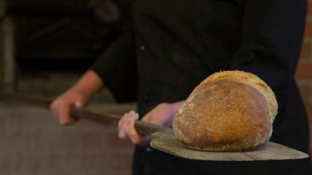 Panadería: panes horneados en horno de leña.