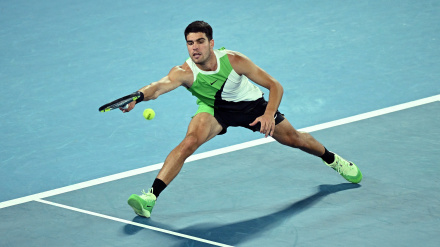 Alcaraz ganó a Walton en su debut en Melbourne.