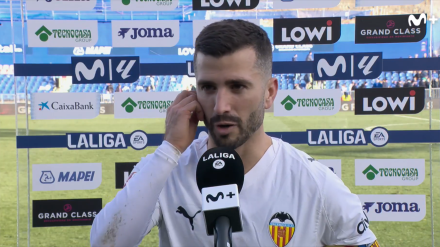 Gayá habla con la prensa después de la victoria del Valencia en Getafe.