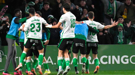 Alegría en los jugadores del Racing de Santander en la victoria por 4-1 frente a Las Palmas