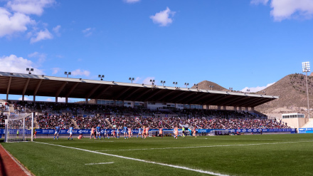El estadio Artés Carrasco vivió una fiesta del futbol femenino con más de 3.600 personas en las gradas