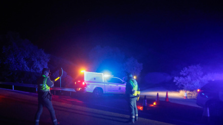Llegada de efectivos de emergencias a la zona en la que se produjo el accidente ferroviario en el término de Adamuz, en Córdoba