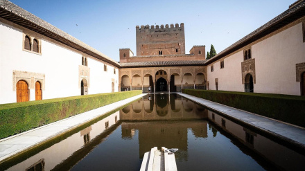 La Alhambra propone dos nuevas visitas guiadas que invitan a recorrer el monumento con mirada de mujer