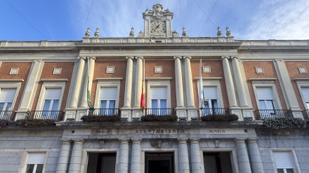 Banderas a media asta en el Ayuntamiento de Huelva en señal de luto