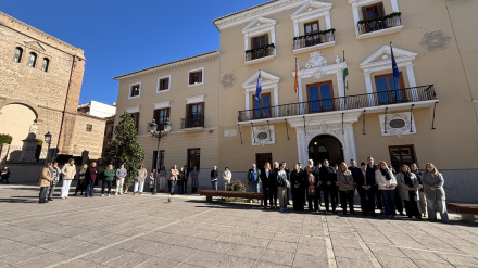 Motril guarda un minuto de silencio por las 39 víctimas del trágico accidente ferroviario