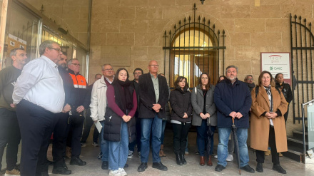 Dénia guarda un minuto de silencio por las víctimas del accidente de tren en Córdoba