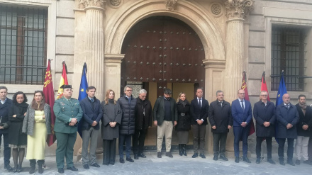 Minuto de silencio por las víctimas de Córdoba a las puertas de San Esteban