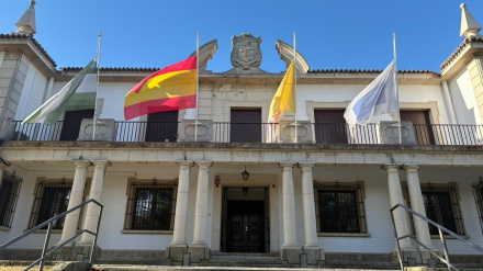 Banderas a media asta en el Obispado de Huelva