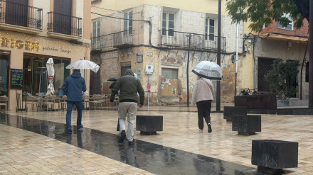La lluvia ha sorprendido a numerosos visitantes de Dénia