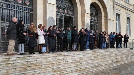Minuto de silencio en la plaza Mayor de Palencia  por los fallecidos en el accidente de trenes en Córdoba