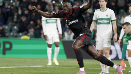 Akor Adams celebra su gol en el Elche - Sevilla