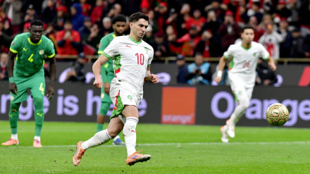 Brahim, en el momento de su penalti a lo 'Panenka', en la final de la Copa de África