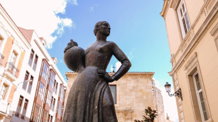 Monumento de La Aguadora, obra de Luis Alonso