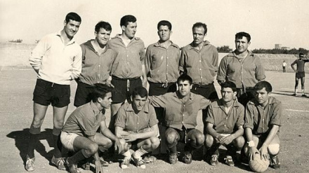 Imagen de uno de los primeros equipos del CD Español de San Vicente hace medio siglo.
