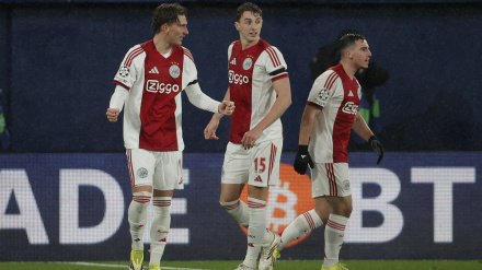 Oskar Gloukh celebra su gol en el Villarreal - Ajax