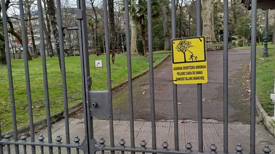 Aviso en un parque de Bilbao por fuerte viento