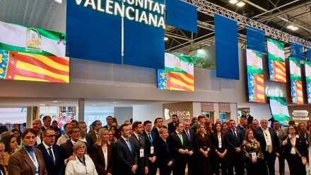Minuto de silencio en Fitur 2026 con el presidente del Consell, Juanfran Pérez Llorca, a la cabeza.
