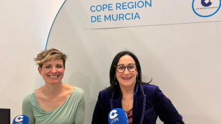 Remedios Lajara, alcaldesa de Yecla, y la concejal de turismo