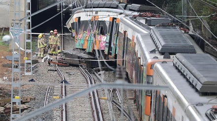 Los bomberos alertan de" posible inestabilidad" en la AP7 por el desprendimiento del muro