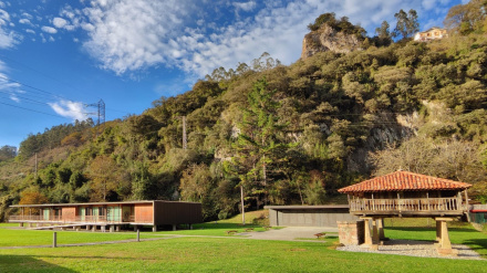 Centro de Interpretación del Hórreo de Bueño, en Ribera de Arriba