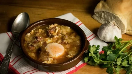La sopa castellana: el plato de cuchara que apetece cuando llega el frío