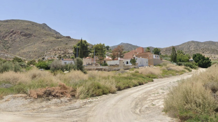 Camino de acceso al paraje rural de Los Gallegos, que se queda incomunicado cada vez que llueve por la rambla de Los Arejos