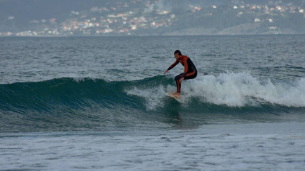 Surfista en Nigrán (Pontevedra)