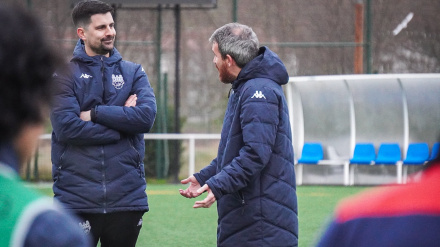 Rubén Domínguez, técnico del Pontevedra, en la sesión previa a viajar a Mérida