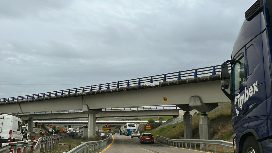 Viaducto sobre la A4