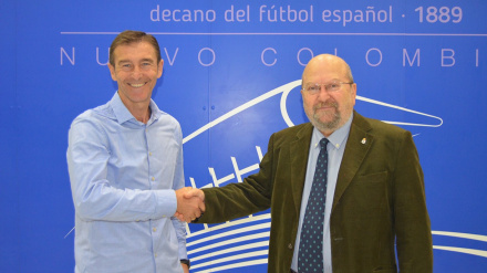 Manolo Toledano en su presentación como nuevo coordinador de la cantera del Real Club Recreativo de Huelva